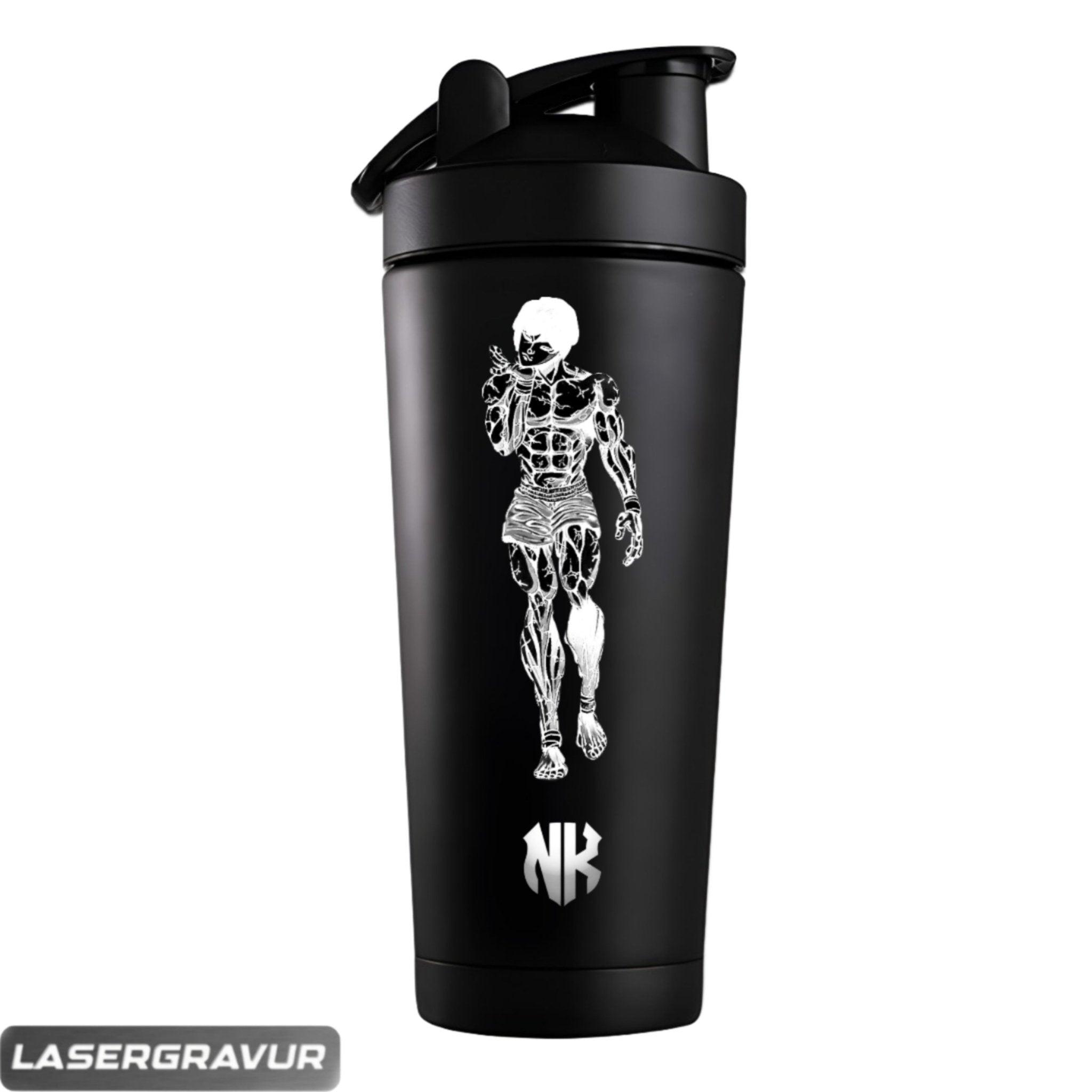 "Baki Hanma - BAKI" Edelstahl Shaker - NENKAIZEN Schwarzer Protein Shaker 750ml mit Laser Gravur von Baki Hanma und NK-Logo vorne 